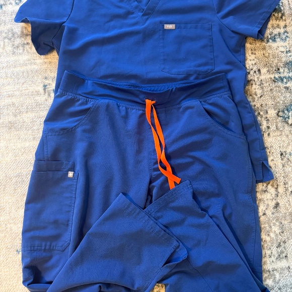 Figs large Catarina top and large Kade bottoms - Picture 1 of 5